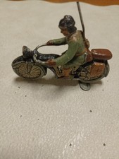   Masse Soldat auf Motorrad